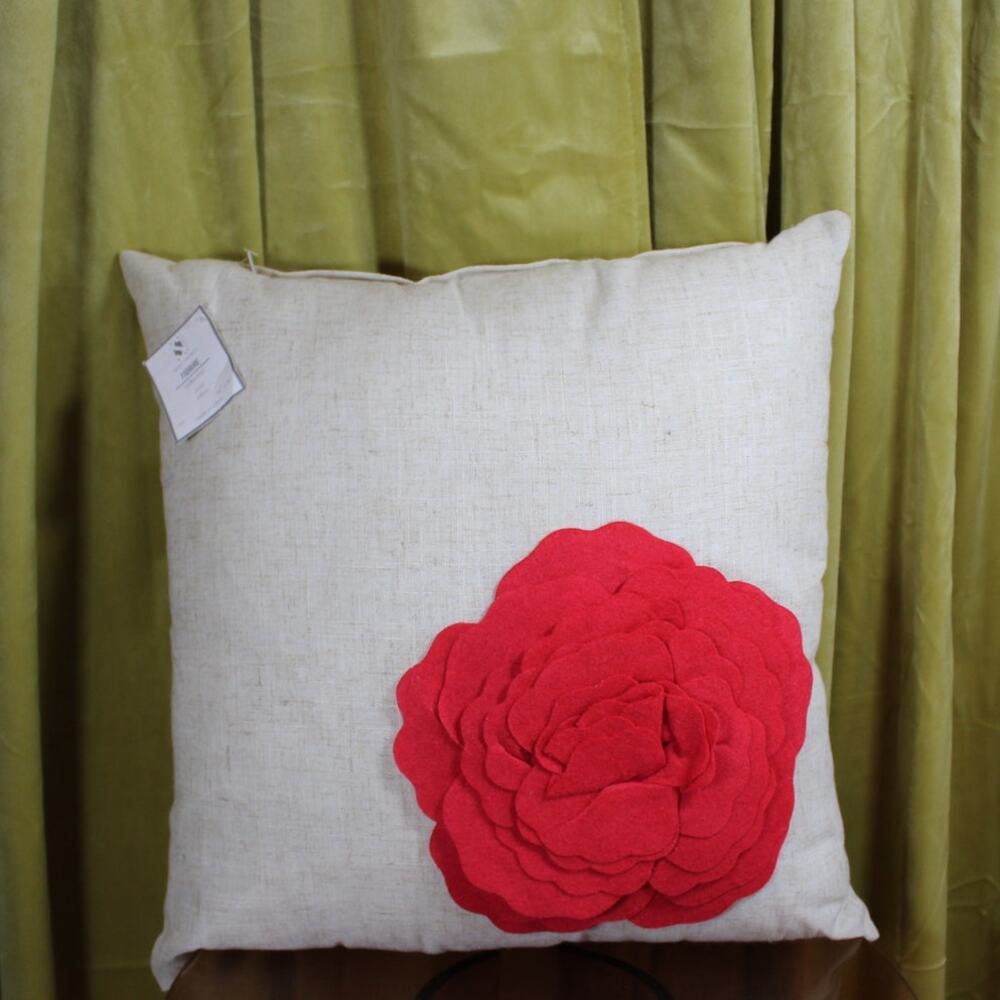 Home Decor BNWT Pillow with Red flower 18x18